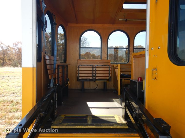 image for item DI1002 2010 Freightliner Villager 208  trolley