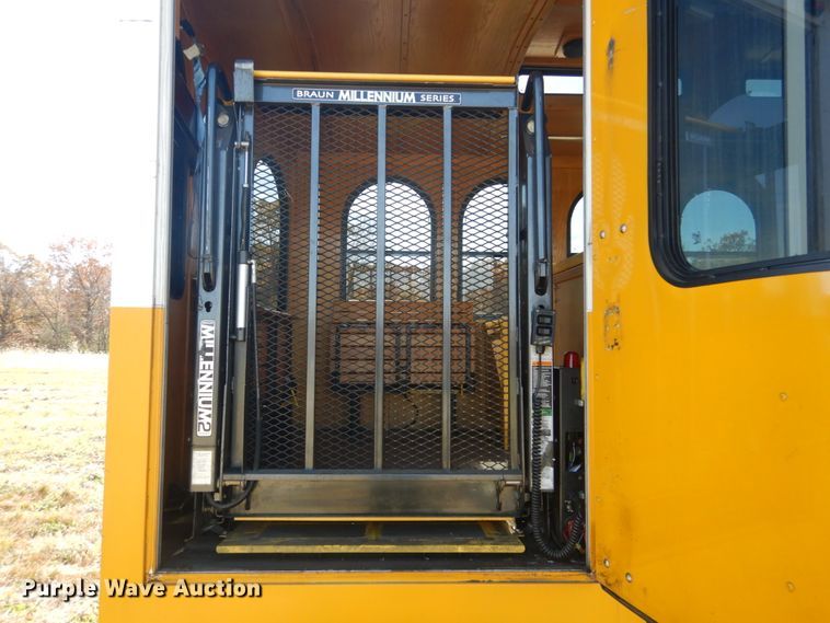 image for item DI1002 2010 Freightliner Villager 208  trolley