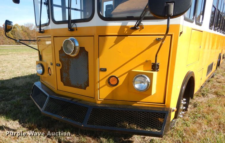 image for item DI1002 2010 Freightliner Villager 208  trolley