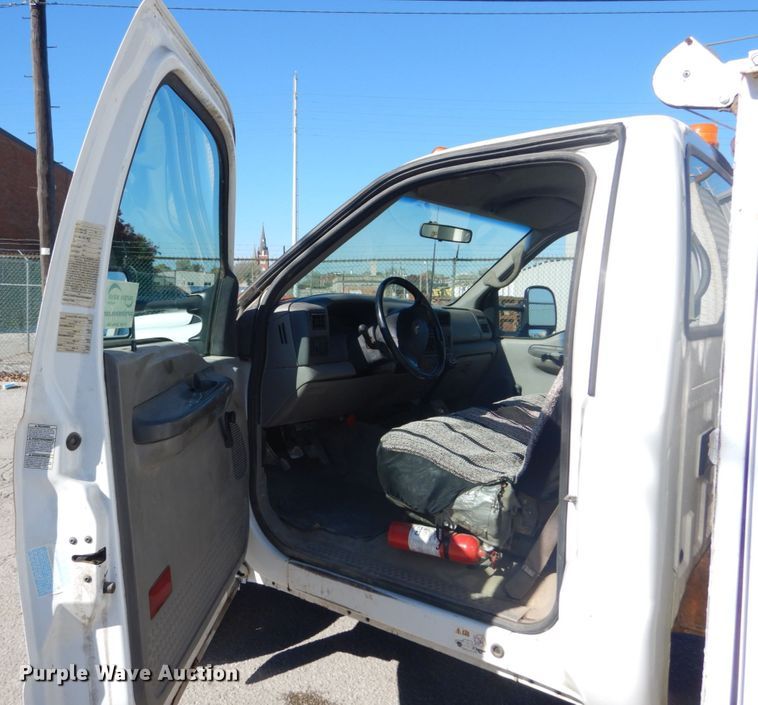 image for item DI1009 2000 Ford F550 Super Duty XL  service truck