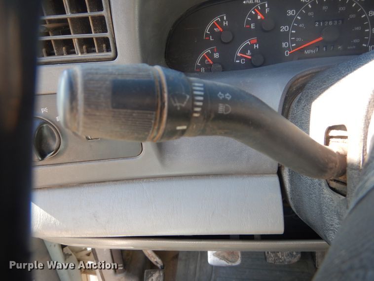 image for item DI1009 2000 Ford F550 Super Duty XL  service truck