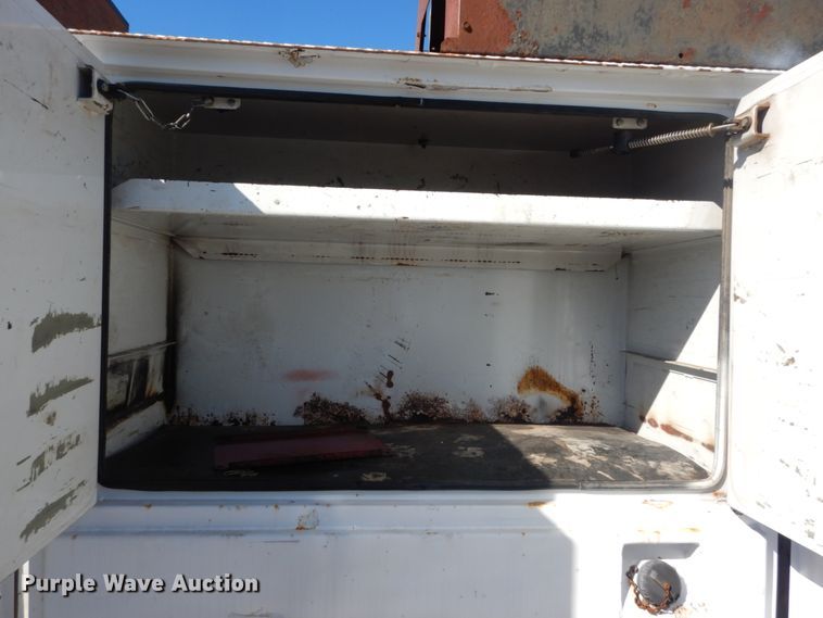 image for item DI1009 2000 Ford F550 Super Duty XL  service truck