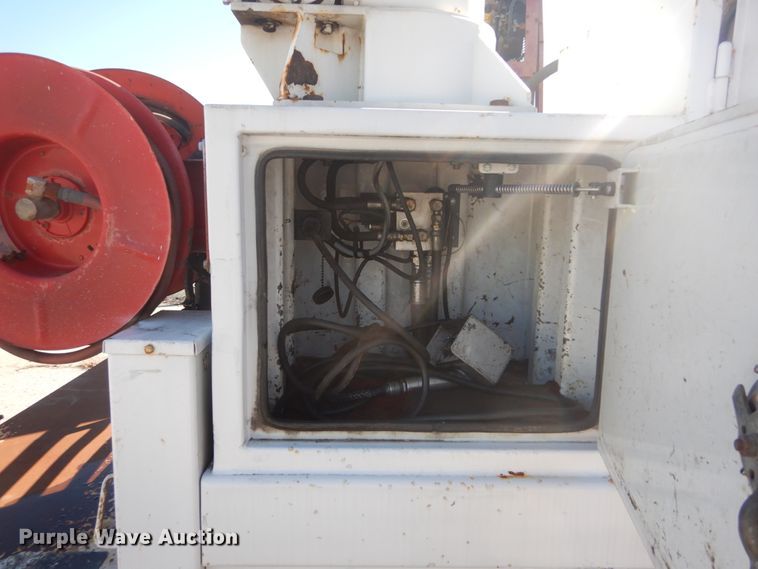 image for item DI1009 2000 Ford F550 Super Duty XL  service truck