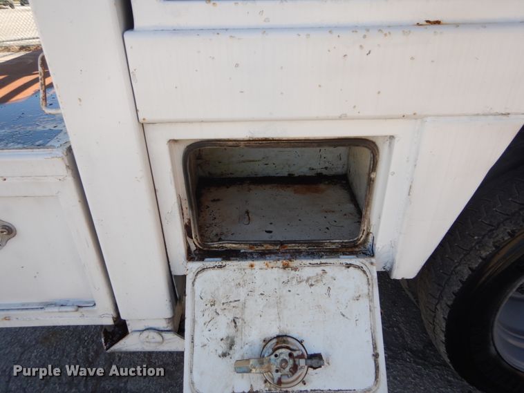 image for item DI1009 2000 Ford F550 Super Duty XL  service truck