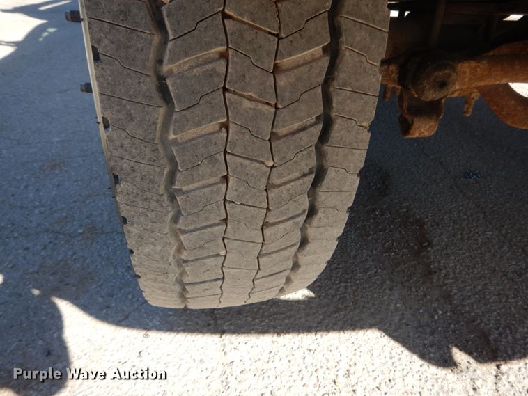 image for item DI1009 2000 Ford F550 Super Duty XL  service truck