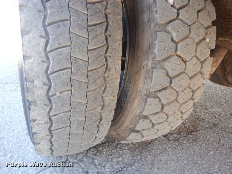 image for item DI1009 2000 Ford F550 Super Duty XL  service truck