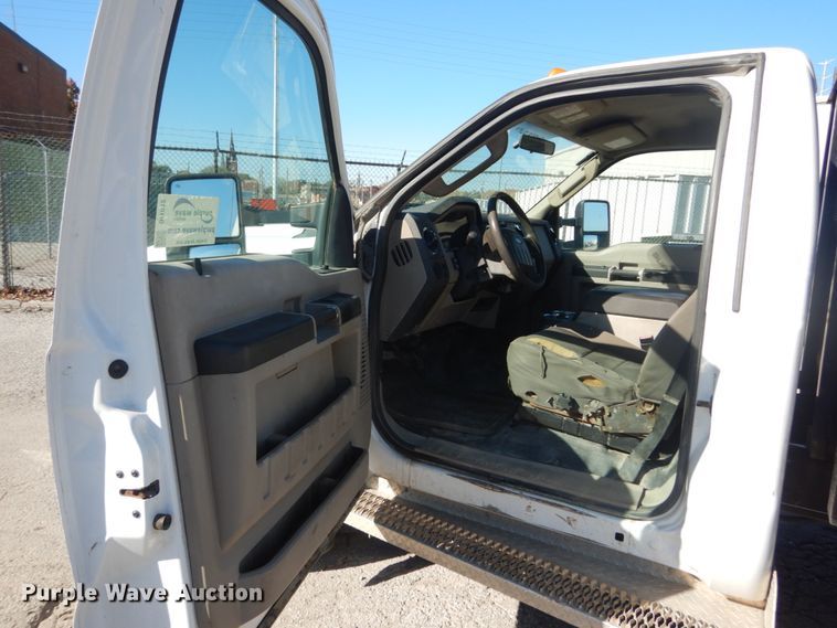 image for item DI1012 2009 Ford F450 Super Duty XLT  flatbed truck