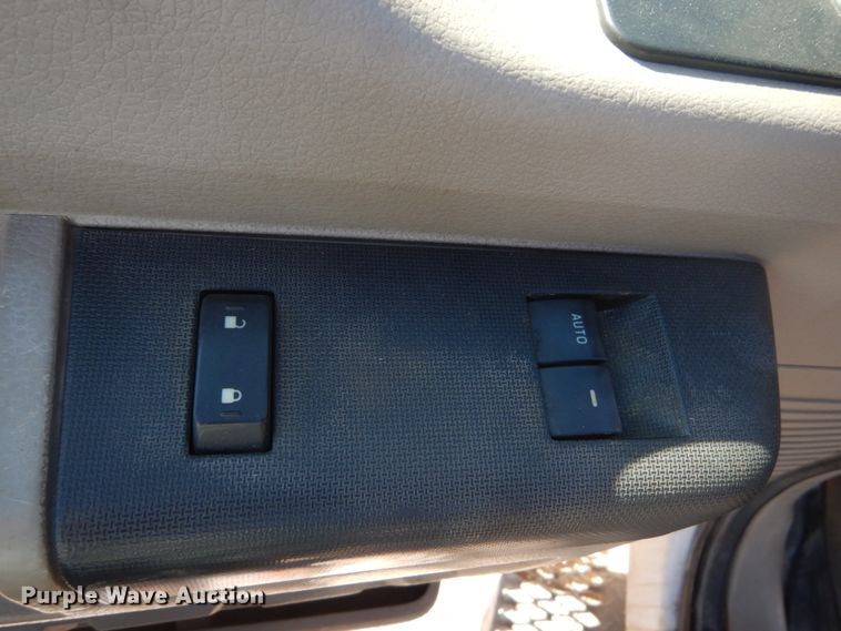 image for item DI1012 2009 Ford F450 Super Duty XLT  flatbed truck