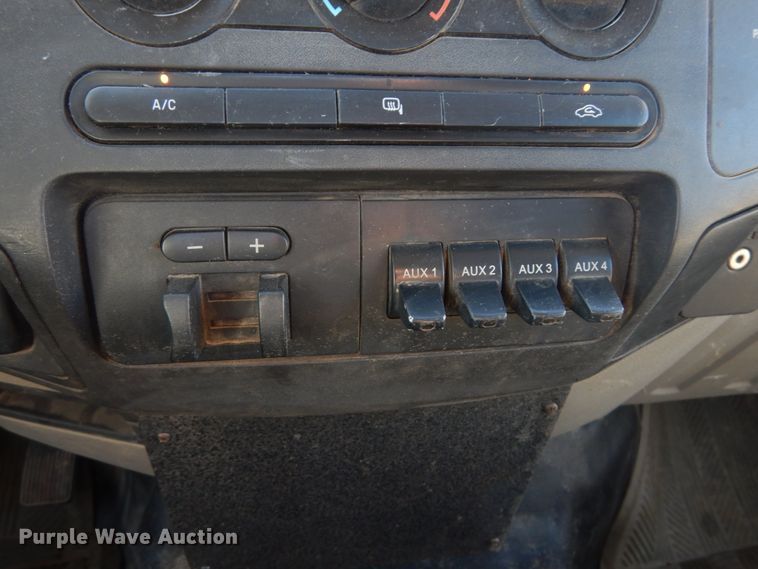 image for item DI1012 2009 Ford F450 Super Duty XLT  flatbed truck