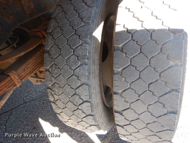 image for item DI1012 2009 Ford F450 Super Duty XLT  flatbed truck