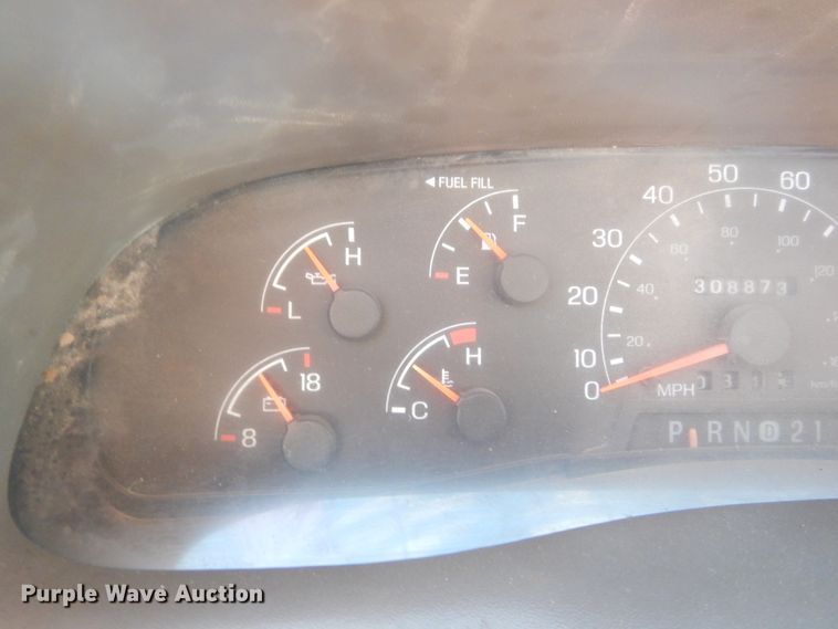 image for item DI1014 2001 Ford F450 Super Duty XL  flatbed truck