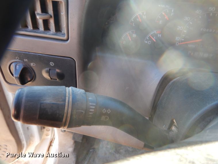 image for item DI1014 2001 Ford F450 Super Duty XL  flatbed truck