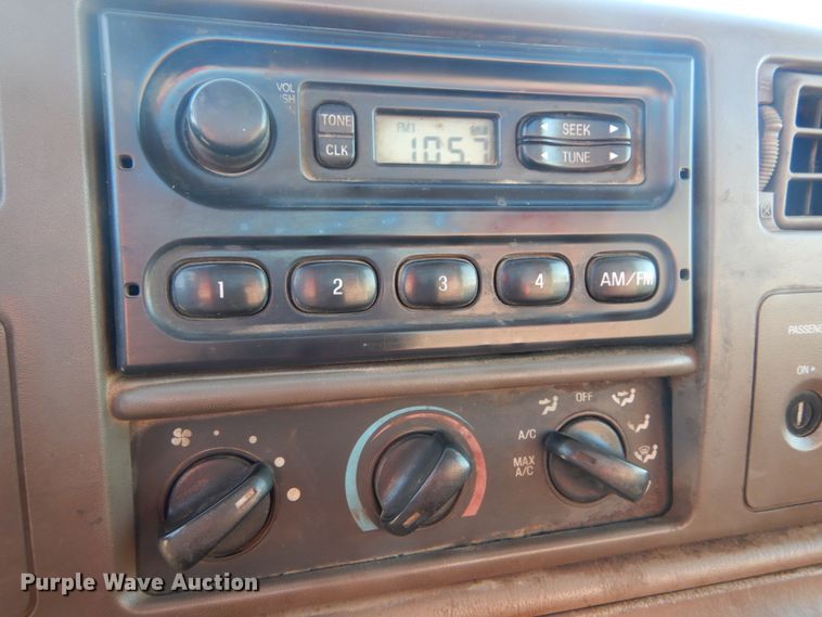 image for item DI1014 2001 Ford F450 Super Duty XL  flatbed truck