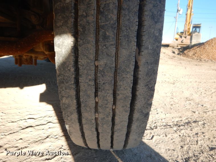 image for item DI1014 2001 Ford F450 Super Duty XL  flatbed truck