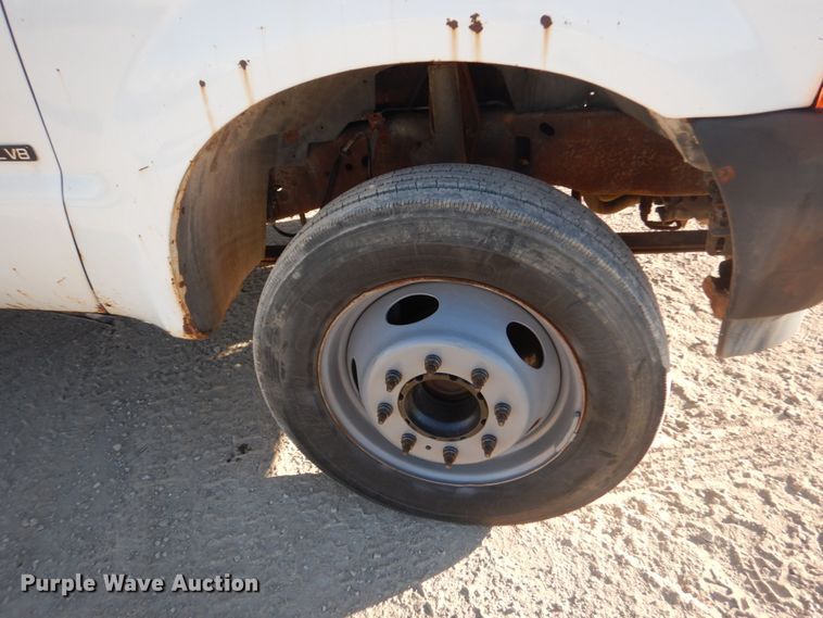 image for item DI1014 2001 Ford F450 Super Duty XL  flatbed truck