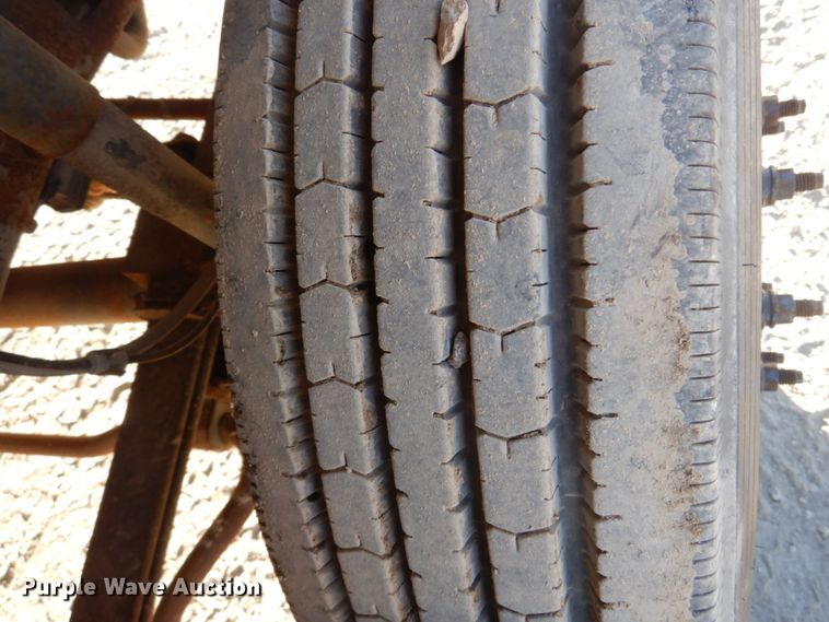 image for item DI1014 2001 Ford F450 Super Duty XL  flatbed truck