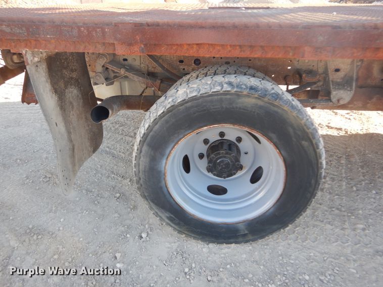 image for item DI1014 2001 Ford F450 Super Duty XL  flatbed truck