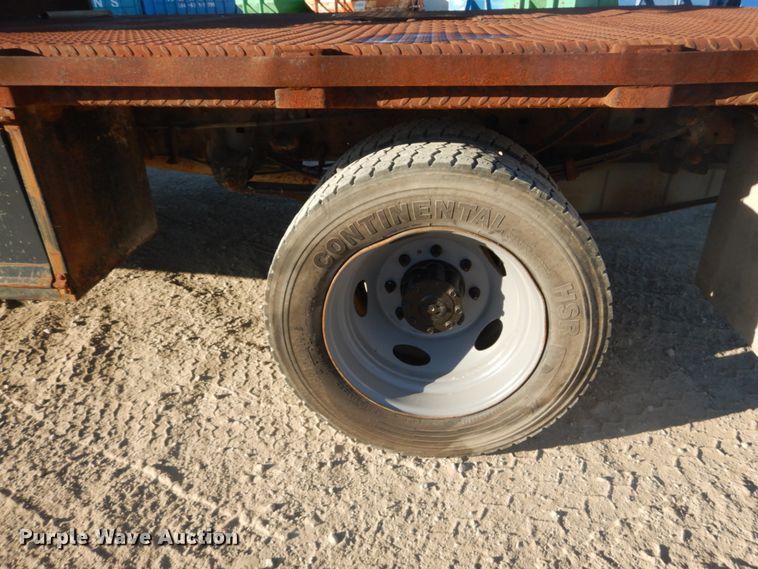 image for item DI1014 2001 Ford F450 Super Duty XL  flatbed truck