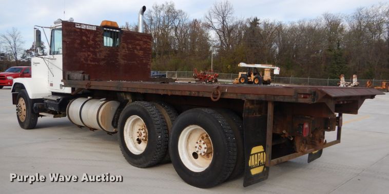 image for item DI1018 1987 GMC General  flatbed truck