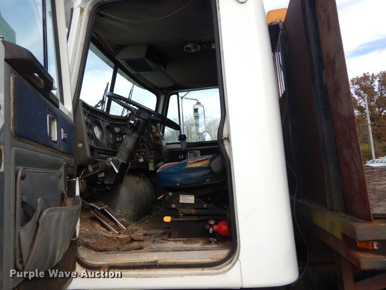 image for item DI1018 1987 GMC General  flatbed truck