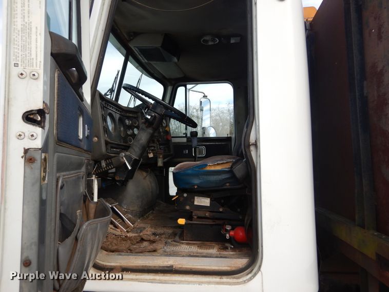 image for item DI1018 1987 GMC General  flatbed truck