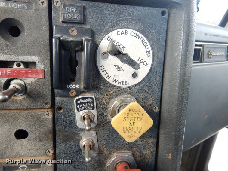 image for item DI1018 1987 GMC General  flatbed truck