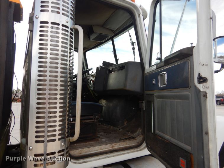 image for item DI1018 1987 GMC General  flatbed truck