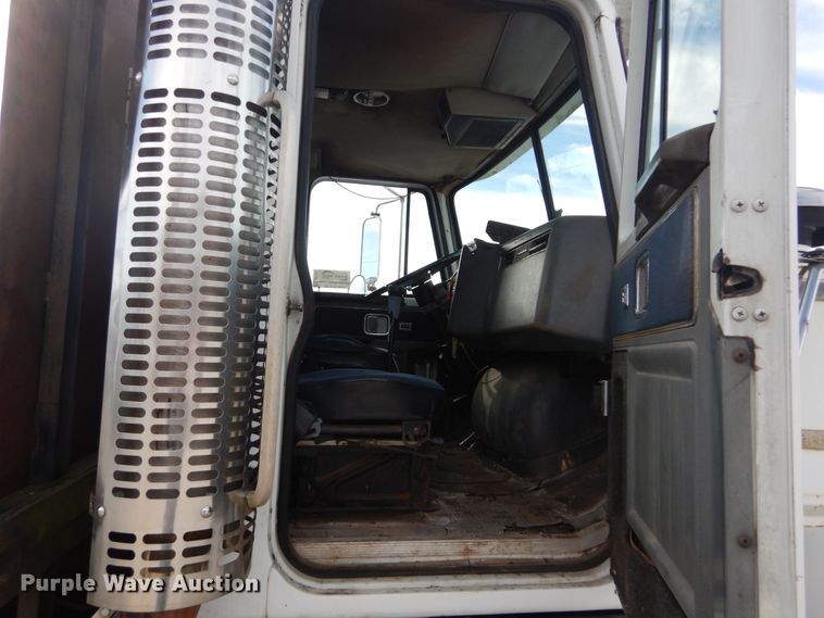 image for item DI1018 1987 GMC General  flatbed truck