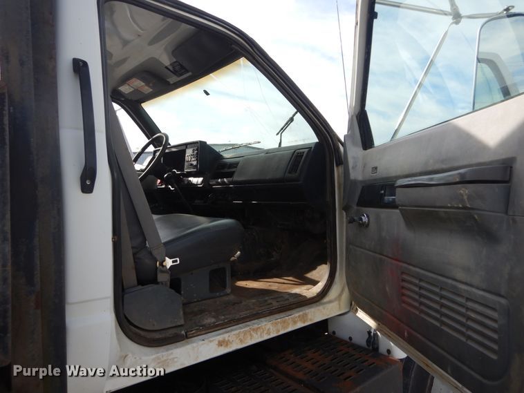 image for item DI1019 1993 GMC TopKick C6500  flatbed truck