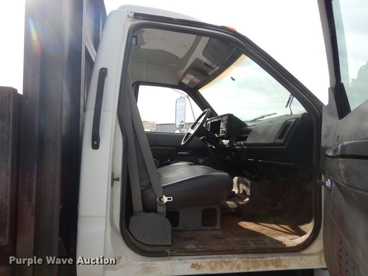 image for item DI1019 1993 GMC TopKick C6500  flatbed truck