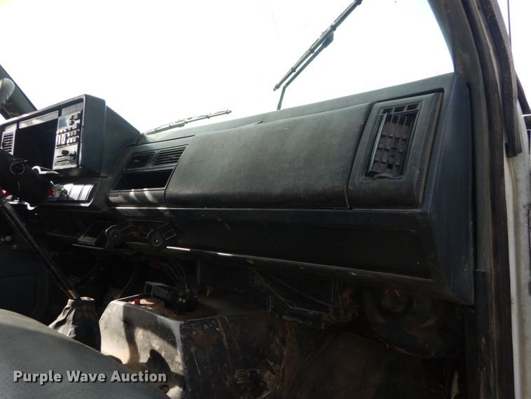 image for item DI1019 1993 GMC TopKick C6500  flatbed truck