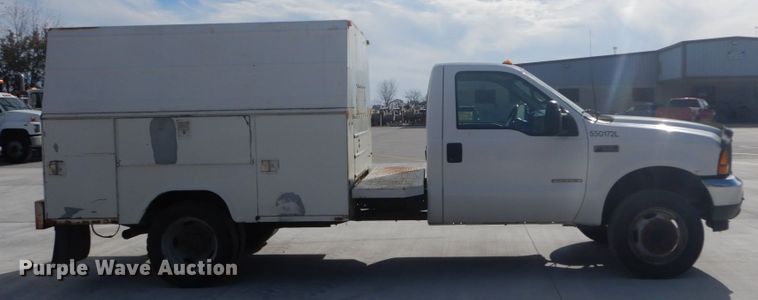 image for item DI1025 2001 Ford F550 Super Duty XL  utility truck