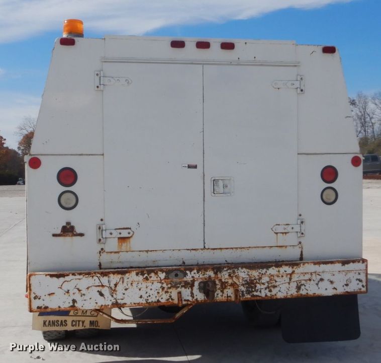 image for item DI1025 2001 Ford F550 Super Duty XL  utility truck