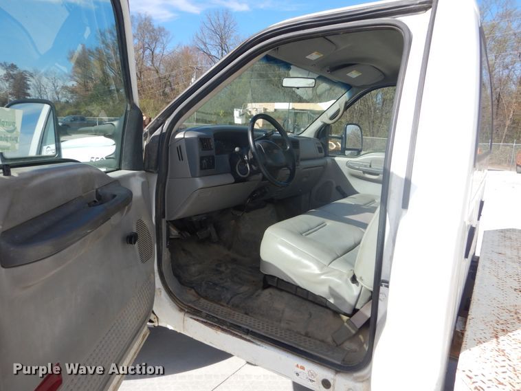 image for item DI1025 2001 Ford F550 Super Duty XL  utility truck