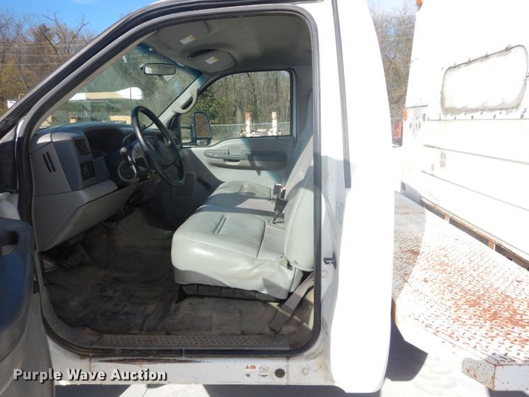 image for item DI1025 2001 Ford F550 Super Duty XL  utility truck