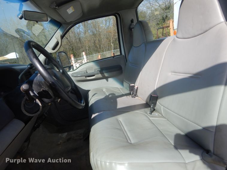 image for item DI1025 2001 Ford F550 Super Duty XL  utility truck