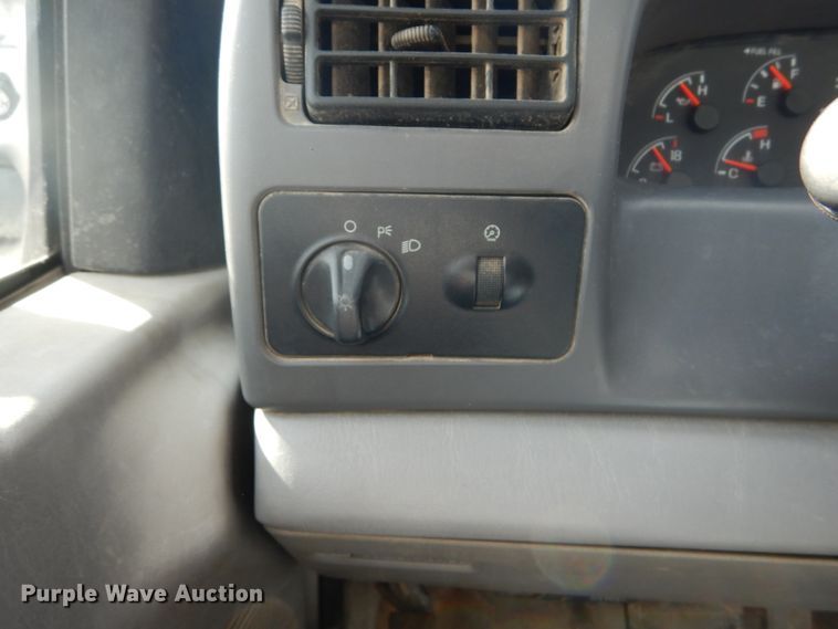 image for item DI1025 2001 Ford F550 Super Duty XL  utility truck