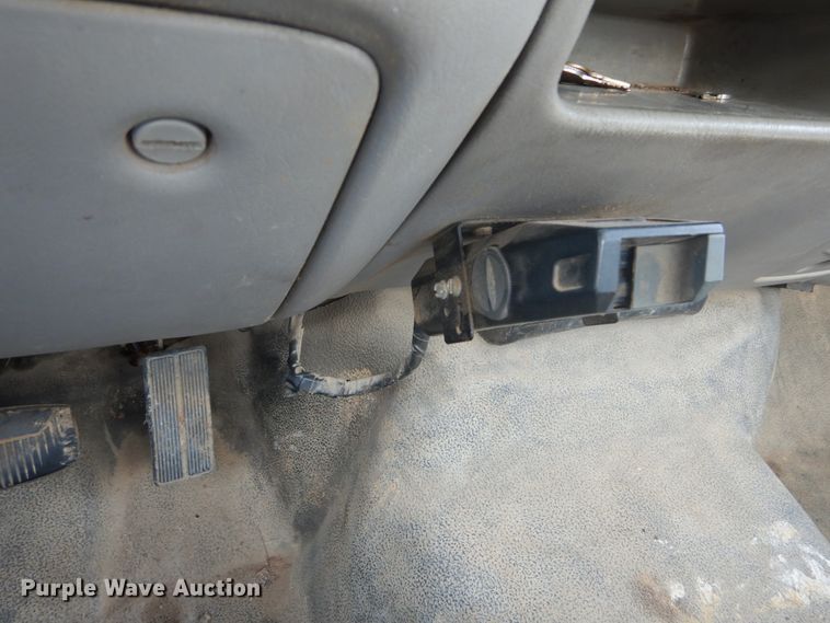 image for item DI1025 2001 Ford F550 Super Duty XL  utility truck