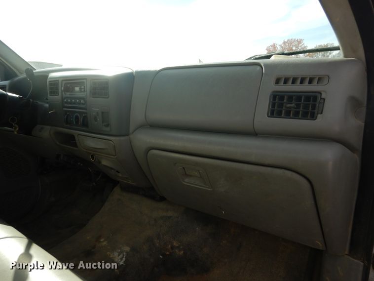 image for item DI1025 2001 Ford F550 Super Duty XL  utility truck