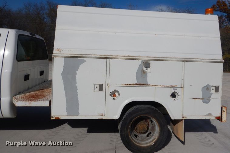 image for item DI1025 2001 Ford F550 Super Duty XL  utility truck