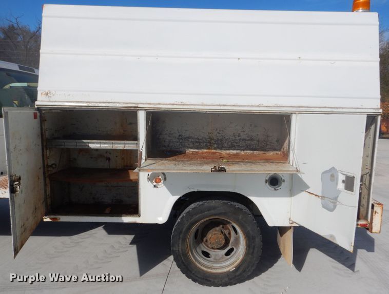 image for item DI1025 2001 Ford F550 Super Duty XL  utility truck