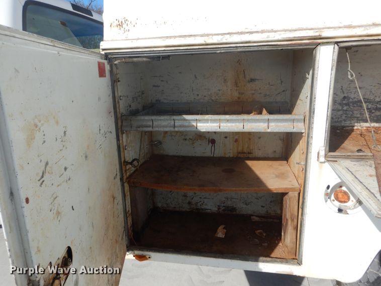 image for item DI1025 2001 Ford F550 Super Duty XL  utility truck