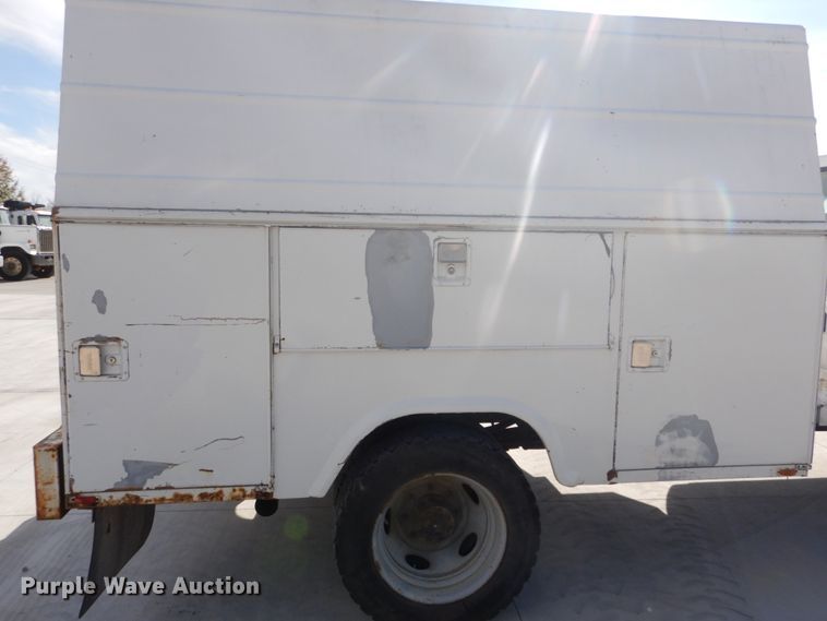 image for item DI1025 2001 Ford F550 Super Duty XL  utility truck