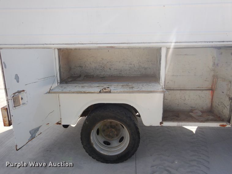 image for item DI1025 2001 Ford F550 Super Duty XL  utility truck