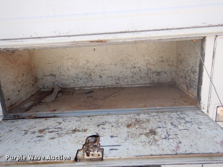 image for item DI1025 2001 Ford F550 Super Duty XL  utility truck