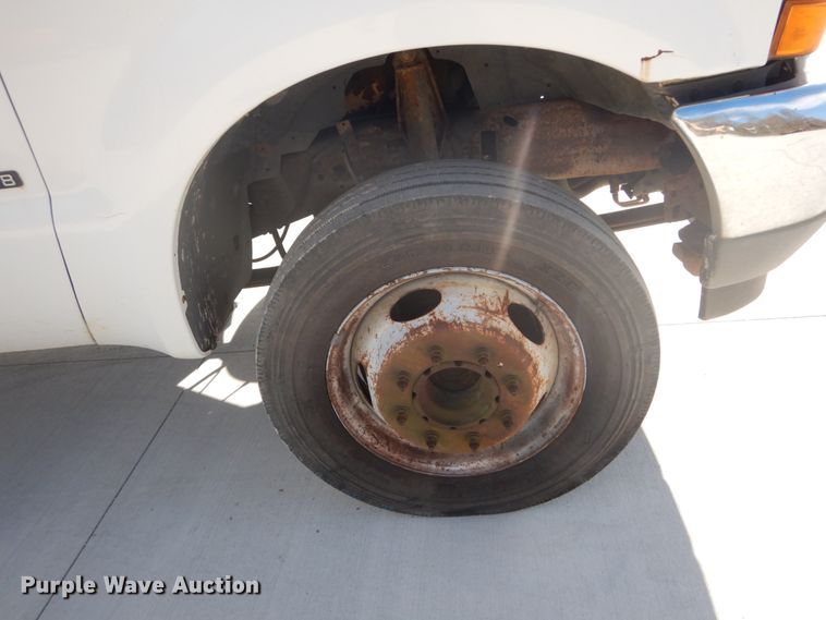 image for item DI1025 2001 Ford F550 Super Duty XL  utility truck