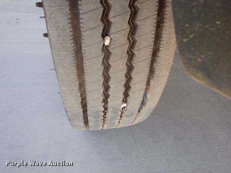 image for item DI1025 2001 Ford F550 Super Duty XL  utility truck