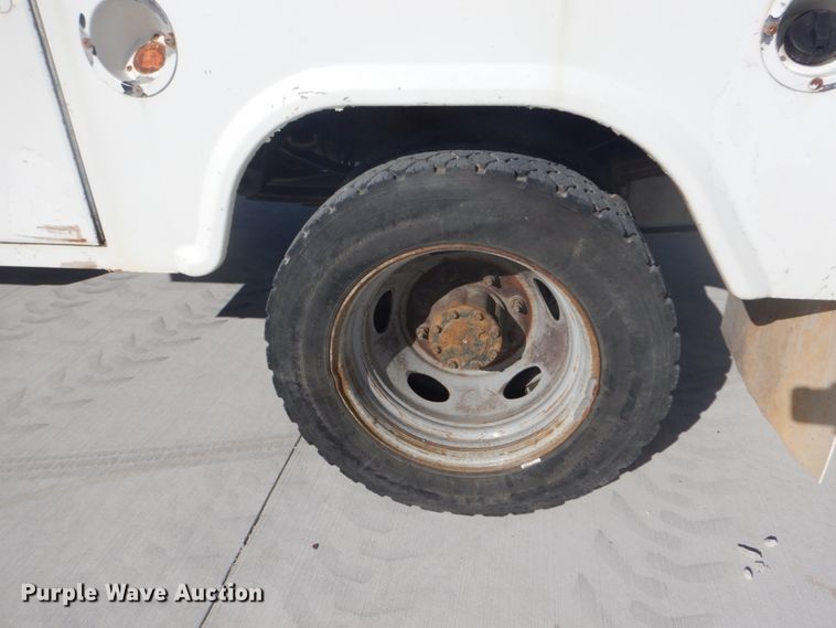 image for item DI1025 2001 Ford F550 Super Duty XL  utility truck