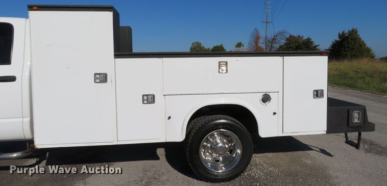 image for item DI3793 2008 Dodge Ram 5500HD  Crew Cab utility truck