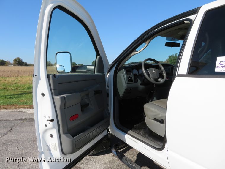 image for item DI3793 2008 Dodge Ram 5500HD  Crew Cab utility truck